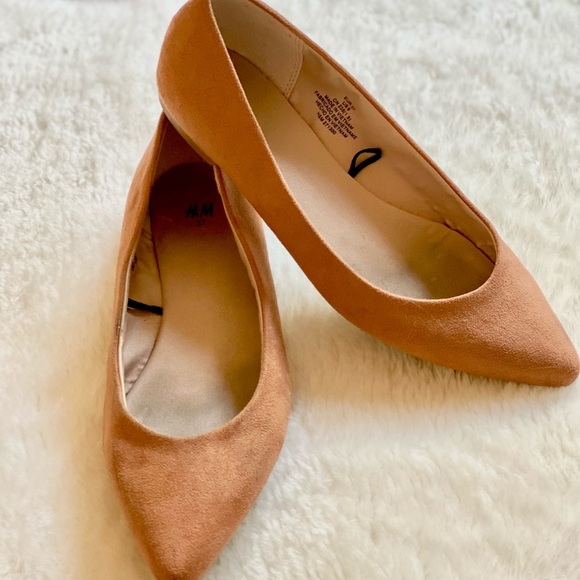 H&M | Tan flat slip on